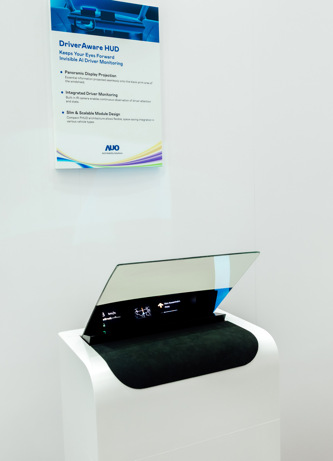 DriverAware HUD结合抬头显示器与隐藏式红外线摄影机，将车速、导航及警示讯息投影于挡风玻璃上，完美对齐驾驶目不离路的视线，同时，透过AI 监控驾驶注意力以提升安全性。